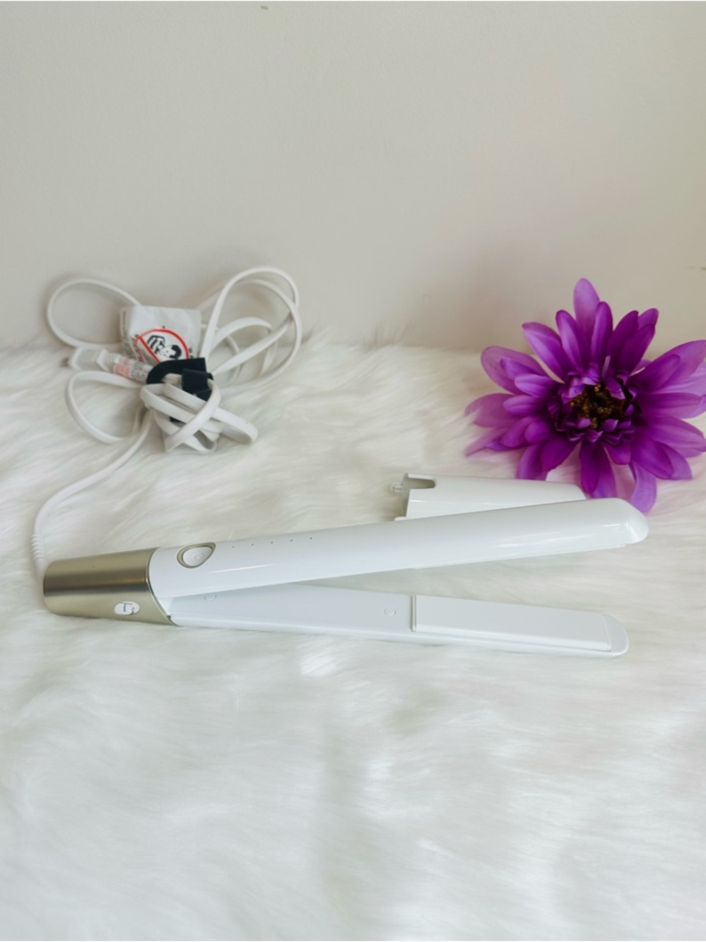 T3 Professional SinglePass Ceramic 1” Flat Iron Hair Straightener White and Gold - Picture 9 of 14